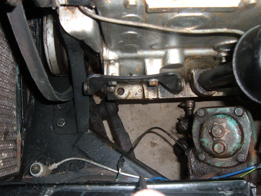 598ccb8f6027a_2011alternator003stockbracket.jpg.806566e0fdf13ed120fee8b1633fe671.jpg