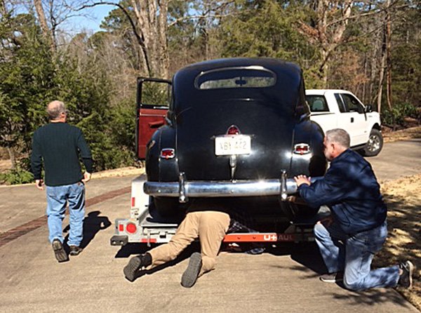 1948plymouth-loading.jpg.ea37afd38defa85f8d6e6aaefd962730.jpg