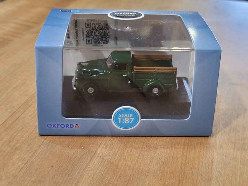 1338912753_OxfordDiecast1-871948DodgeTruckGREEN(1).jpg.f563336224578c07f6cad500b31a94f4.jpg