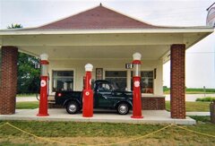 Reed_Gas_Station_2.jpg