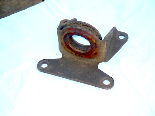 #2543 Rear Truck Engine Mount (Attached to Frame)
